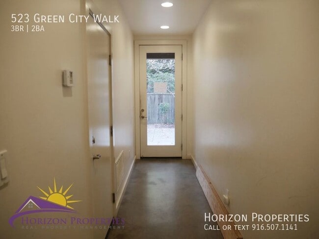 523 Green City Walk in Sacramento, CA - Building Photo - Building Photo
