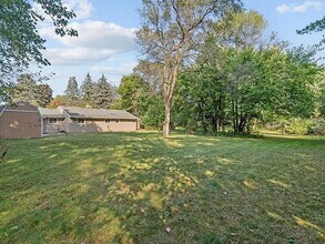 609 82nd Ave N in Minneapolis, MN - Foto de edificio - Building Photo