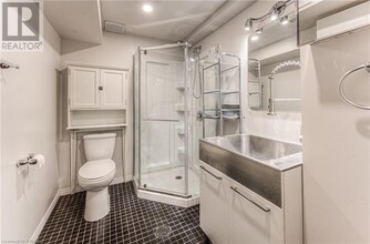 302 College Ave W in Guelph, ON - Building Photo - Building Photo