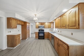 99 Garfield Ave in Woburn, MA - Building Photo - Building Photo