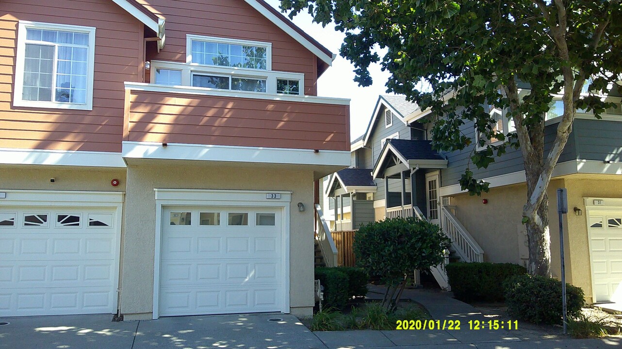 33 Manchester Dr in Fairfield, CA - Building Photo