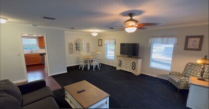 4143 Shore Acres Blvd NE in St. Petersburg, FL - Foto de edificio - Building Photo