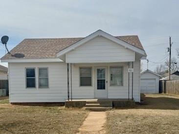 516 S 7th St in Clinton, OK - Building Photo