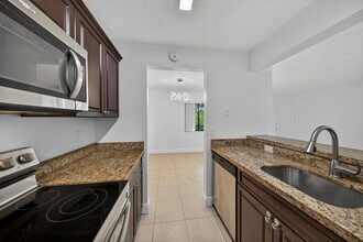 913 Meadows Cir in Boynton Beach, FL - Building Photo - Building Photo