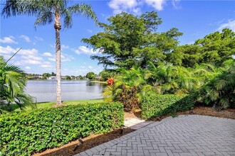 3675 Stone Way in Estero, FL - Foto de edificio - Building Photo