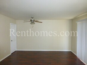 14936 Avenida Venusto in San Diego, CA - Building Photo - Building Photo