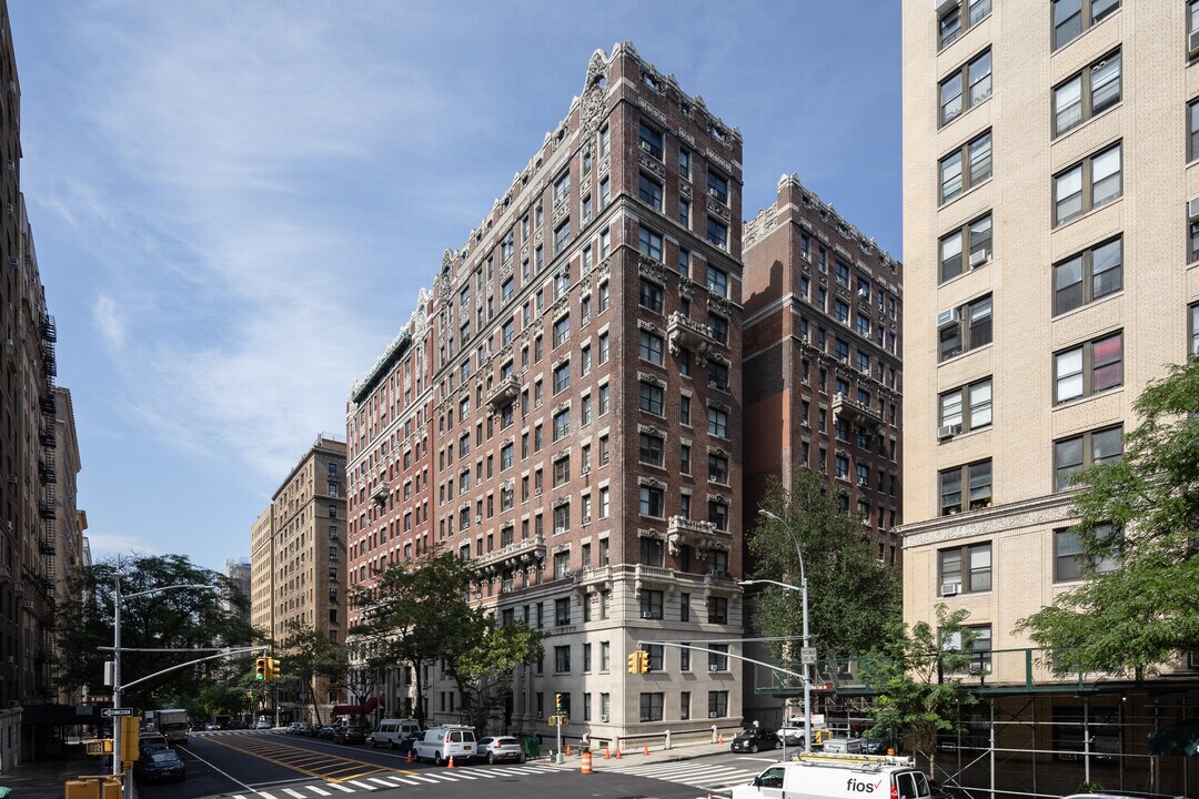 North Bennington Corners in New York, NY - Building Photo