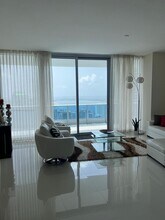 200 Biscayne Boulevard Way, Unit 4603 in Miami, FL - Building Photo - Building Photo