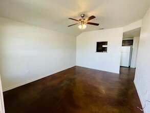 102 1/2 Surrey Ln in Gatesville, TX - Building Photo - Building Photo