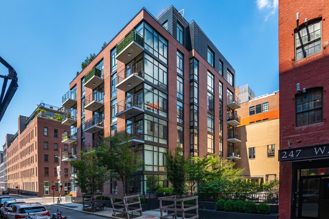 Waterbridge 47 in Brooklyn, NY - Foto de edificio - Building Photo