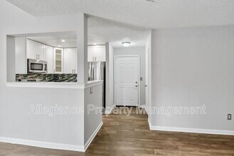 12024 Taliesin Pl in Reston, VA - Foto de edificio - Building Photo