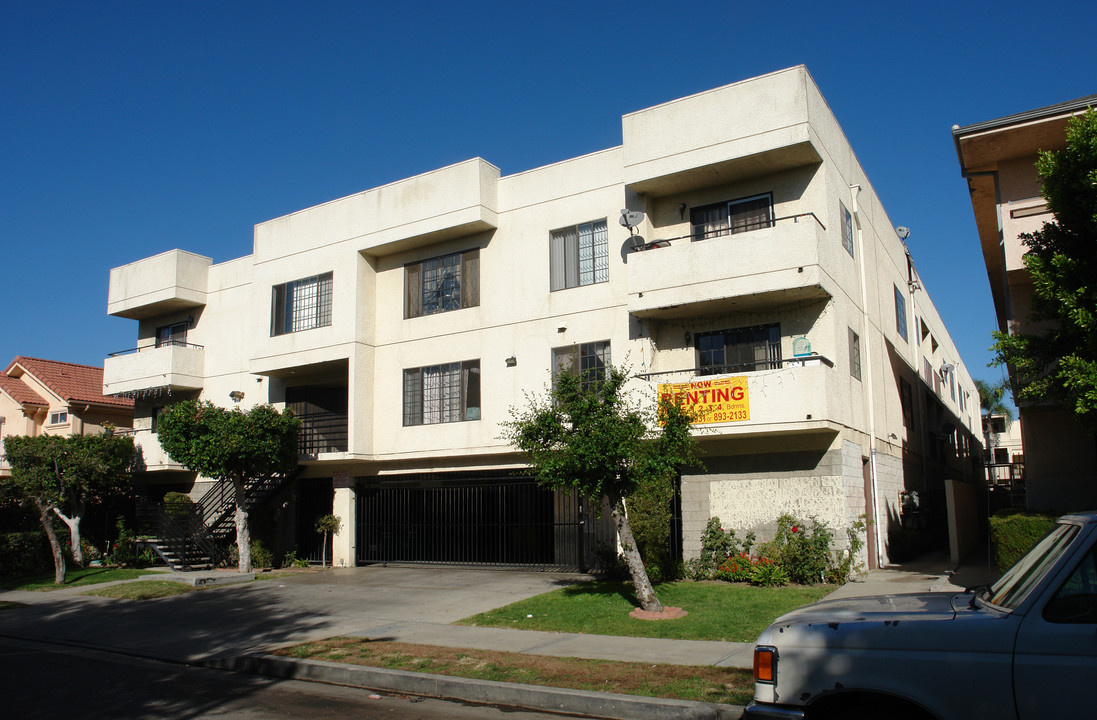 14619 Gledhill St in Panorama City, CA - Building Photo