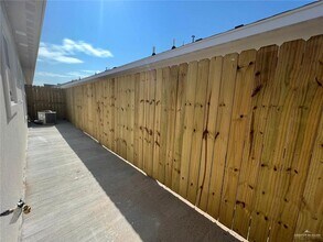 13 Mia Rose S Ln in Edinburg, TX - Building Photo - Building Photo