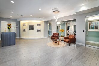 Brigham Square Apartments in Arlington, MA - Foto de edificio - Lobby
