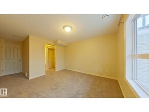 3010 33 Ave NW in Edmonton, AB - Building Photo - Building Photo