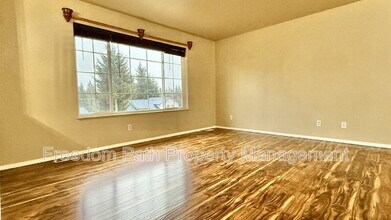 31797 Middle Ave in Spirit Lake, ID - Foto de edificio - Building Photo