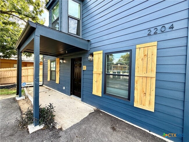 2204 W San Antonio St in New Braunfels, TX - Building Photo - Building Photo
