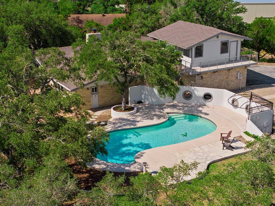 3935 Lago Vista Dr in Austin, TX - Foto de edificio