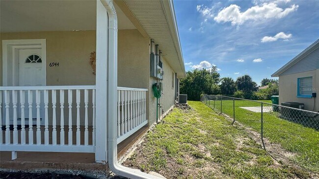 6944 Rosemont Dr in Englewood, FL - Building Photo - Building Photo