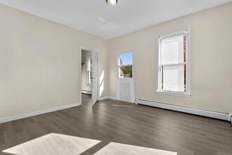 141 Crown St in Meriden, CT - Building Photo - Building Photo