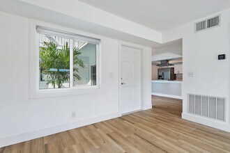 401 Southwind Dr in North Palm Beach, FL - Building Photo - Building Photo