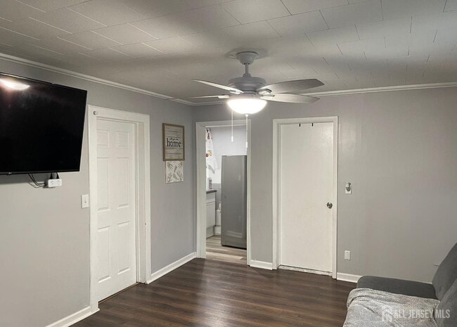 305 Oak Tree Ave in South Plainfield, NJ - Building Photo - Building Photo