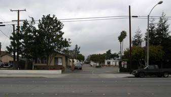 Thunderbird Mobile Home Park Apartments