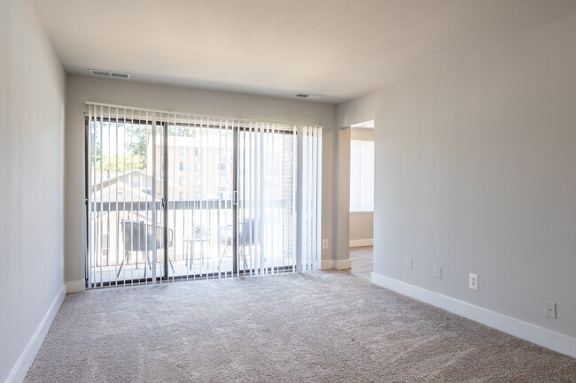 Woodvale Apartments in Silver Spring, MD - Building Photo - Interior Photo