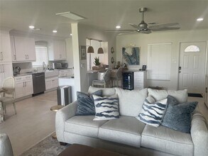 15906 Redington Dr in Redington Beach, FL - Foto de edificio - Building Photo