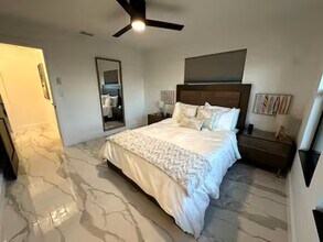135 Tahiti Cir, Unit 1311 in Naples, FL - Building Photo - Building Photo