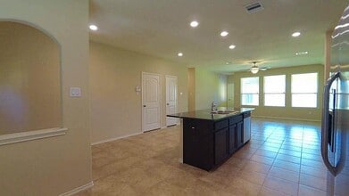 3839 Raintree Village Dr in Katy, TX - Building Photo - Building Photo