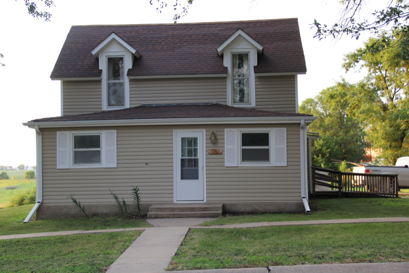 201 W Dewey St in Cook, NE - Building Photo