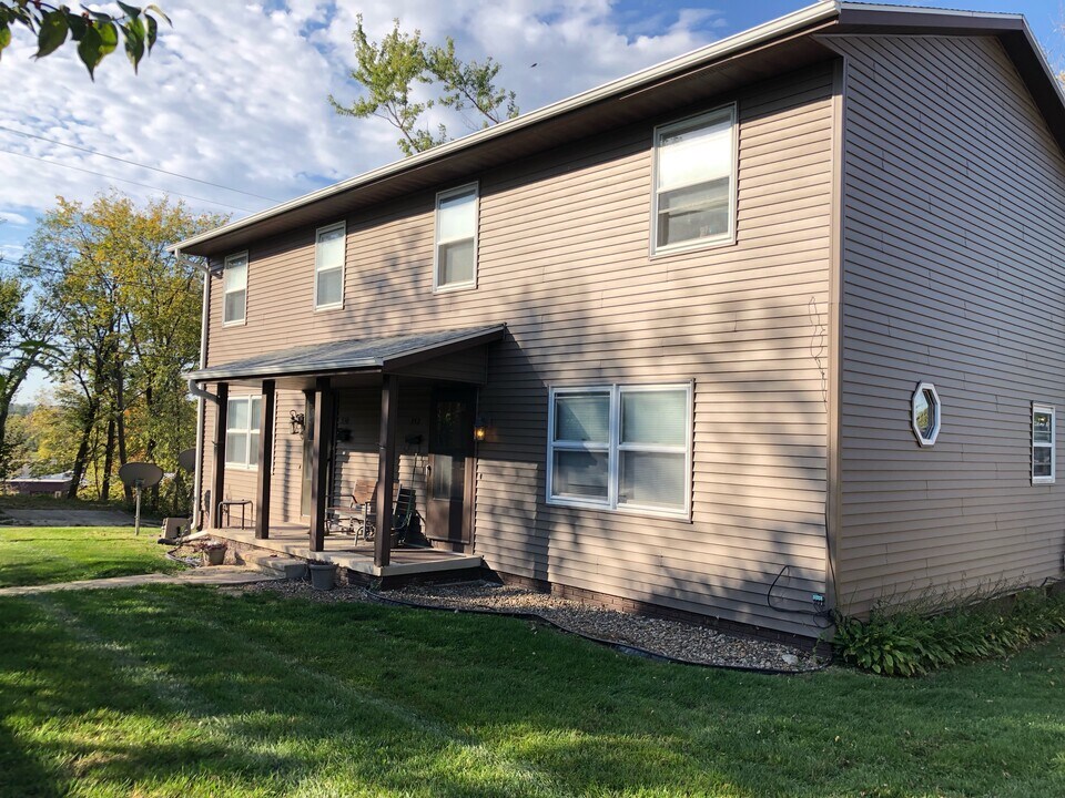 352 3rd Ave in Marion, IA - Building Photo