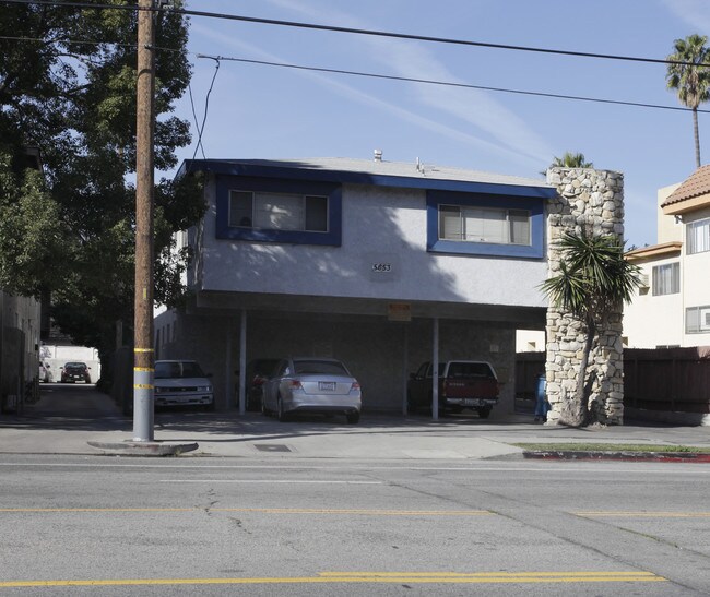 5653 Laurel Canyon Blvd in Valley Village, CA - Foto de edificio - Building Photo