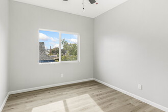 2086 Kearney Ave in San Diego, CA - Building Photo - Building Photo