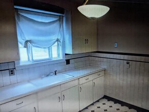 266 Crestwood Ave, Unit first floor in Buffalo, NY - Building Photo - Building Photo