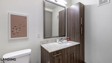 101 S Center St, Unit 430 in Arlington, TX - Building Photo - Building Photo