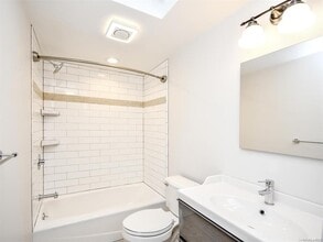 125 W 15th Ave in Sea Cliff, NY - Building Photo - Building Photo