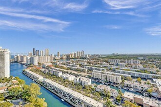2000 Island Blvd in North Miami Beach, FL - Building Photo - Building Photo