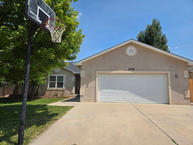 306 High Meadows Way in Florence, CO - Foto de edificio - Building Photo