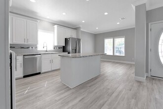 3266 Walden Shores Blvd in Lake Wales, FL - Building Photo - Building Photo