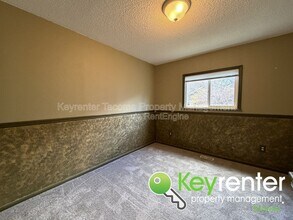 4902 N 16th St in Tacoma, WA - Building Photo - Building Photo