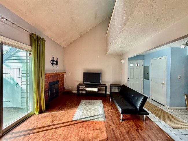 197 Lake St in Weymouth, MA - Building Photo - Building Photo