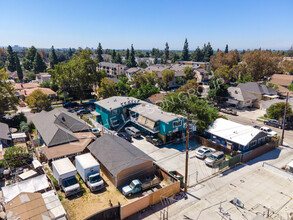 607 E Walnut St in Santa Ana, CA - Building Photo - Building Photo