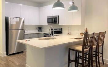 392 Ashley Ave NE in Atlanta, GA - Building Photo - Building Photo