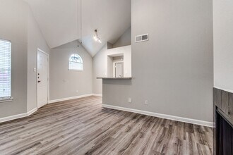 6499 Bermuda Dunes Dr in Houston, TX - Building Photo - Building Photo