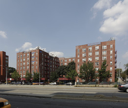 63-11 Queens Blvd in Woodside, NY - Building Photo - Building Photo