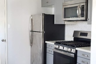 4212 Degnan Blvd, Unit 4212 in Los Angeles, CA - Building Photo - Building Photo