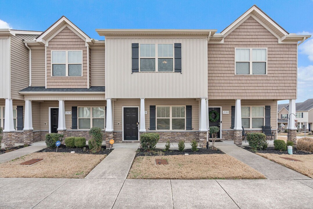 1702 Sprucedale Dr in Nashville, TN - Foto de edificio