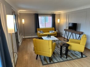 636 N 54th St, Unit Upper Flat in Milwaukee, WI - Foto de edificio - Building Photo